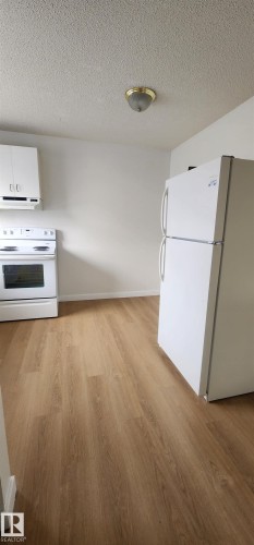 10942 161 Street Nw, Edmonton, AB - Indoor Photo Showing Kitchen