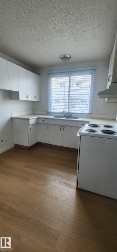 10942 161 Street Nw, Edmonton, AB - Indoor Photo Showing Kitchen