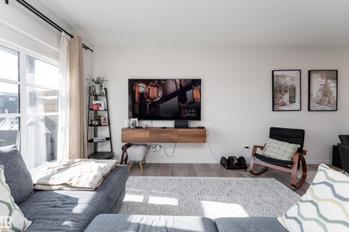 516 37 Street Sw, Edmonton, AB - Indoor Photo Showing Living Room
