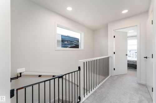 516 37 Street Sw, Edmonton, AB - Indoor Photo Showing Other Room