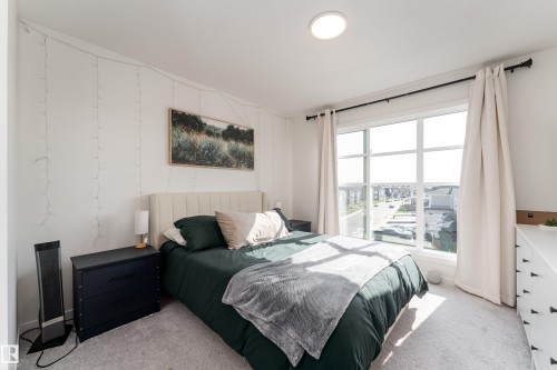 516 37 Street Sw, Edmonton, AB - Indoor Photo Showing Bedroom