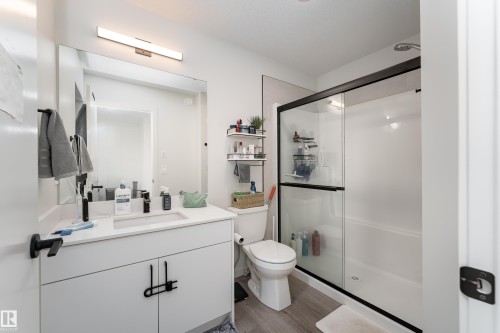 516 37 Street Sw, Edmonton, AB - Indoor Photo Showing Bathroom