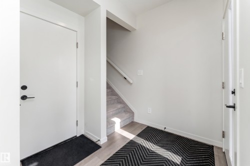 516 37 Street Sw, Edmonton, AB - Indoor Photo Showing Other Room