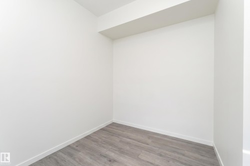 516 37 Street Sw, Edmonton, AB - Indoor Photo Showing Other Room