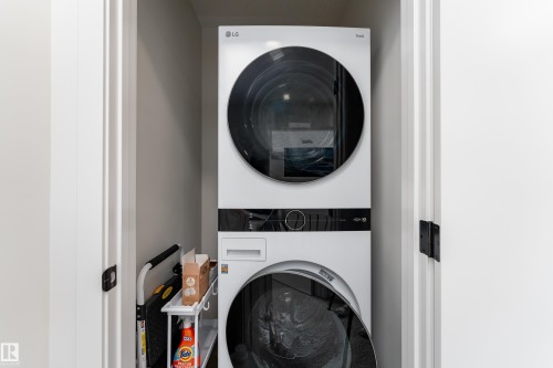 516 37 Street Sw, Edmonton, AB - Indoor Photo Showing Laundry Room