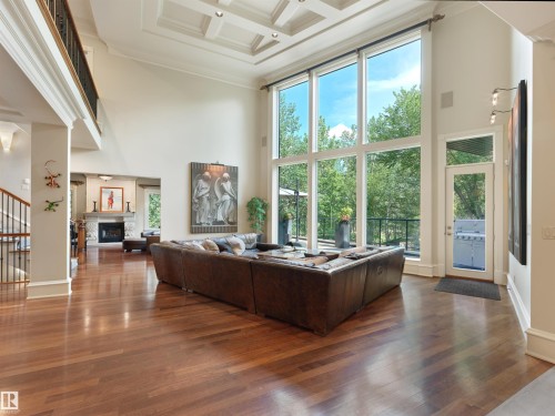 237 Wilson Lane Nw, Edmonton, AB - Indoor Photo Showing Living Room