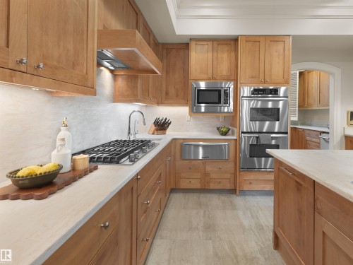 237 Wilson Lane Nw, Edmonton, AB - Indoor Photo Showing Kitchen With Upgraded Kitchen