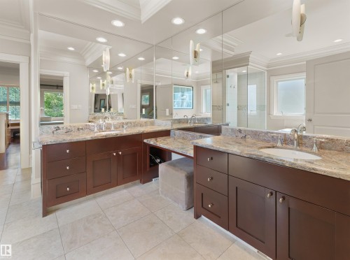 237 Wilson Lane Nw, Edmonton, AB - Indoor Photo Showing Bathroom