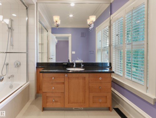 237 Wilson Lane Nw, Edmonton, AB - Indoor Photo Showing Bathroom