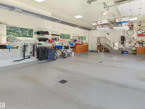 237 Wilson Lane Nw, Edmonton, AB - Indoor Photo Showing Garage
