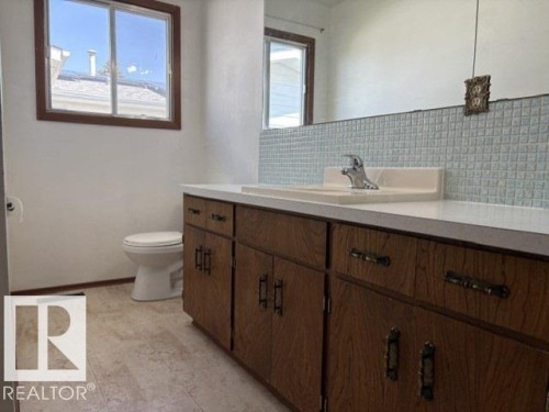10320 109 Avenue, Westlock, AB - Indoor Photo Showing Bathroom