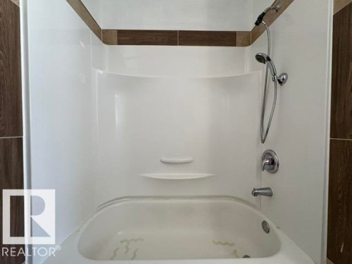 10320 109 Avenue, Westlock, AB - Indoor Photo Showing Bathroom