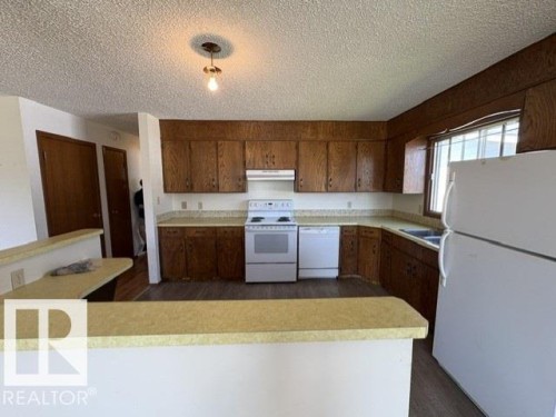 10320 109 Avenue, Westlock, AB - Indoor Photo Showing Kitchen With Double Sink