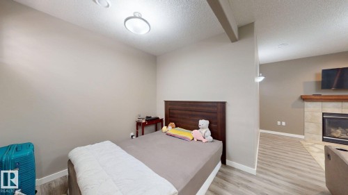 Bedroom - 335 62 Street Sw, Edmonton, AB - Indoor Photo Showing Bedroom