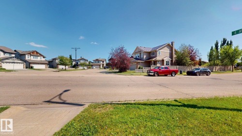 Suburban neighborhood featuring residential homes, paved streets, and sidewalks - 335 62 Street Sw, Edmonton, AB - Outdoor