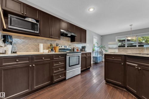 11929 63 Street Nw, Edmonton, AB - Indoor Photo Showing Kitchen