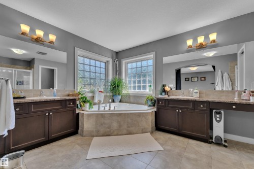 11929 63 Street Nw, Edmonton, AB - Indoor Photo Showing Bathroom