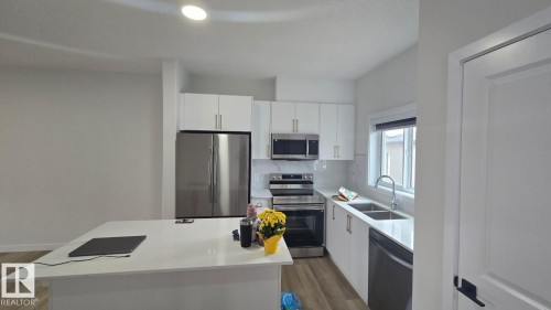 336 Munn Way, Leduc, AB - Indoor Photo Showing Kitchen With Double Sink With Upgraded Kitchen