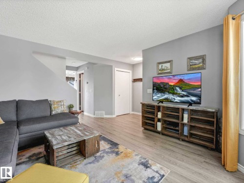15052 133 Street, Edmonton, AB - Indoor Photo Showing Living Room
