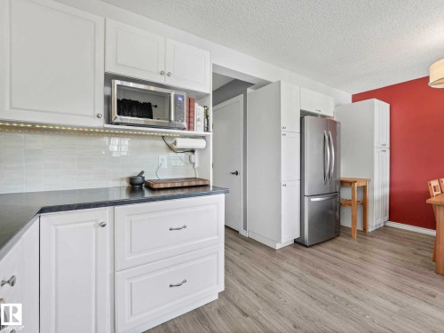 15052 133 Street, Edmonton, AB - Indoor Photo Showing Kitchen