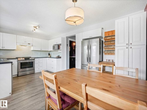 15052 133 Street, Edmonton, AB - Indoor Photo Showing Kitchen With Upgraded Kitchen