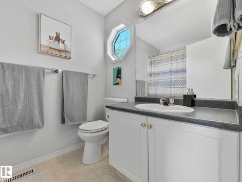 15052 133 Street, Edmonton, AB - Indoor Photo Showing Bathroom