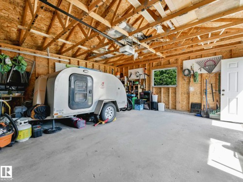 15052 133 Street, Edmonton, AB - Indoor Photo Showing Garage