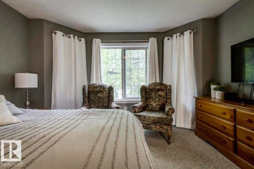 11522 93 Street Nw, Edmonton, AB - Indoor Photo Showing Bedroom