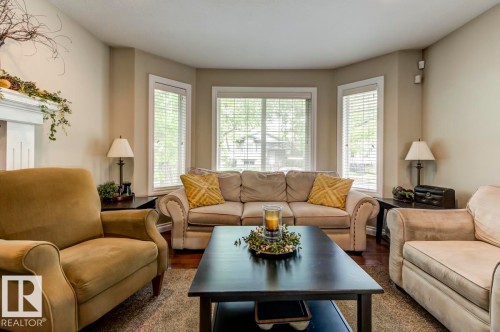 11522 93 Street Nw, Edmonton, AB - Indoor Photo Showing Living Room