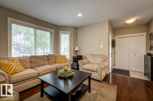 11522 93 Street Nw, Edmonton, AB - Indoor Photo Showing Living Room