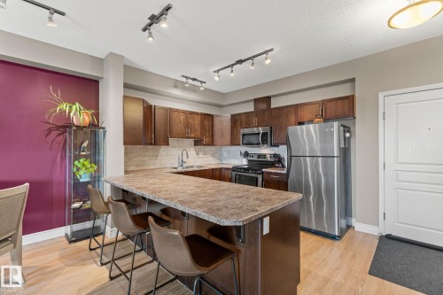 #419 2035 Grantham Co Nw, Edmonton, AB - Indoor Photo Showing Kitchen With Stainless Steel Kitchen