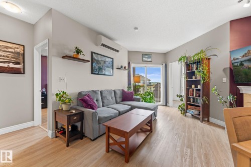 #419 2035 Grantham Co Nw, Edmonton, AB - Indoor Photo Showing Living Room