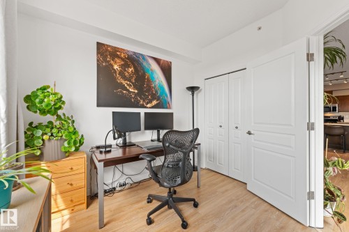 #419 2035 Grantham Co Nw, Edmonton, AB - Indoor Photo Showing Office
