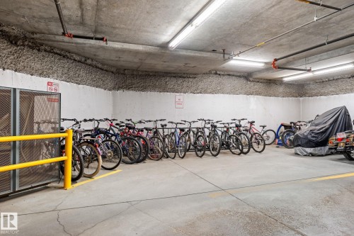 #419 2035 Grantham Co Nw, Edmonton, AB - Indoor Photo Showing Garage