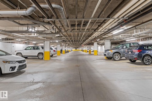 #419 2035 Grantham Co Nw, Edmonton, AB - Indoor Photo Showing Garage