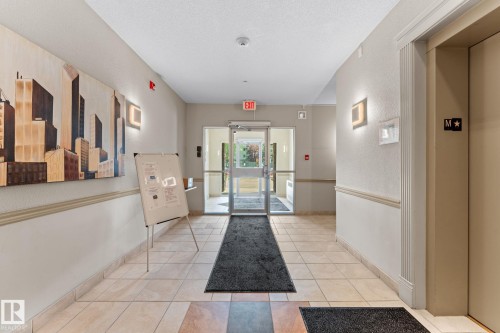 #419 2035 Grantham Co Nw, Edmonton, AB - Indoor Photo Showing Other Room