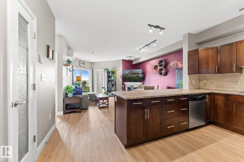 #419 2035 Grantham Co Nw, Edmonton, AB - Indoor Photo Showing Kitchen