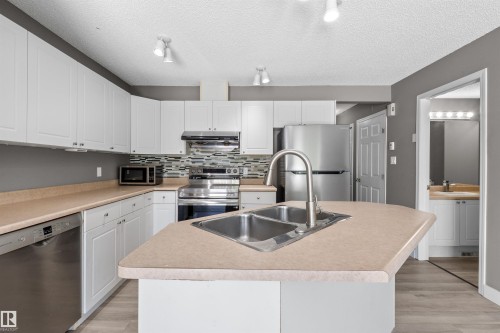 6837 159A Avenue Nw, Edmonton, AB - Indoor Photo Showing Kitchen With Double Sink With Upgraded Kitchen