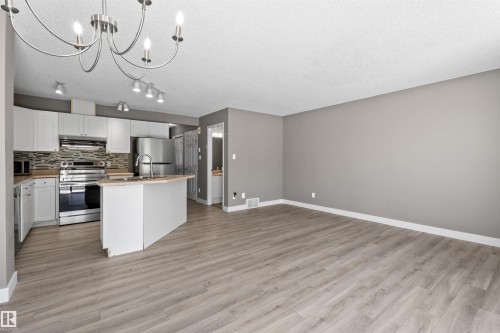 6837 159A Avenue Nw, Edmonton, AB - Indoor Photo Showing Kitchen With Upgraded Kitchen