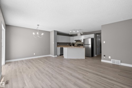 6837 159A Avenue Nw, Edmonton, AB - Indoor Photo Showing Kitchen