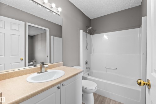 6837 159A Avenue Nw, Edmonton, AB - Indoor Photo Showing Bathroom