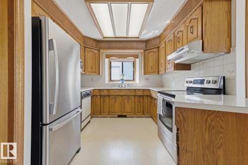 118 Aspen Avenue, Wetaskiwin, AB - Indoor Photo Showing Kitchen