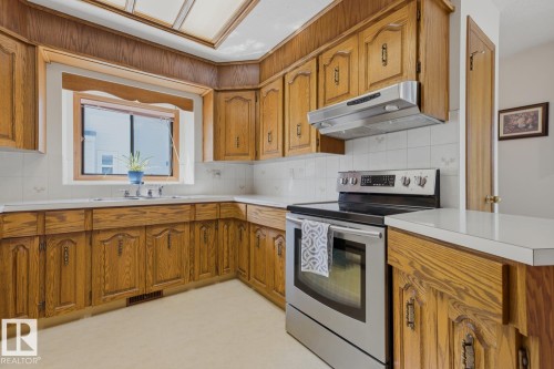 118 Aspen Avenue, Wetaskiwin, AB - Indoor Photo Showing Kitchen