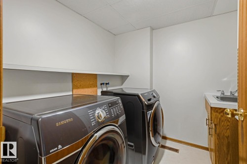 118 Aspen Avenue, Wetaskiwin, AB - Indoor Photo Showing Laundry Room