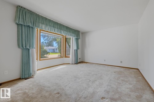 118 Aspen Avenue, Wetaskiwin, AB - Indoor Photo Showing Other Room
