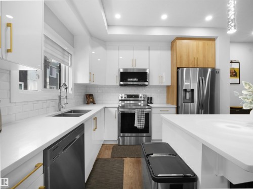 #31 230 Edgemont Rd Nw Nw, Edmonton, AB - Indoor Photo Showing Kitchen With Double Sink With Upgraded Kitchen