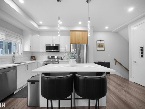 #31 230 Edgemont Rd Nw Nw, Edmonton, AB - Indoor Photo Showing Kitchen With Upgraded Kitchen