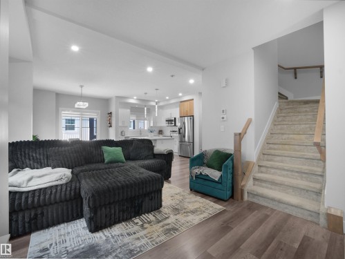 #31 230 Edgemont Rd Nw Nw, Edmonton, AB - Indoor Photo Showing Living Room