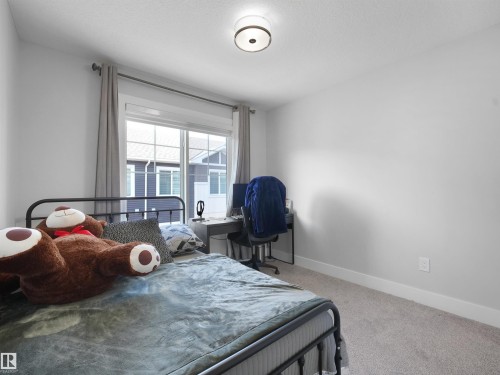 #31 230 Edgemont Rd Nw Nw, Edmonton, AB - Indoor Photo Showing Bedroom