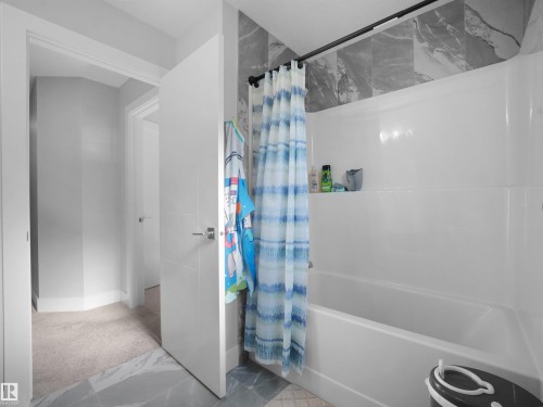 #31 230 Edgemont Rd Nw Nw, Edmonton, AB - Indoor Photo Showing Bathroom